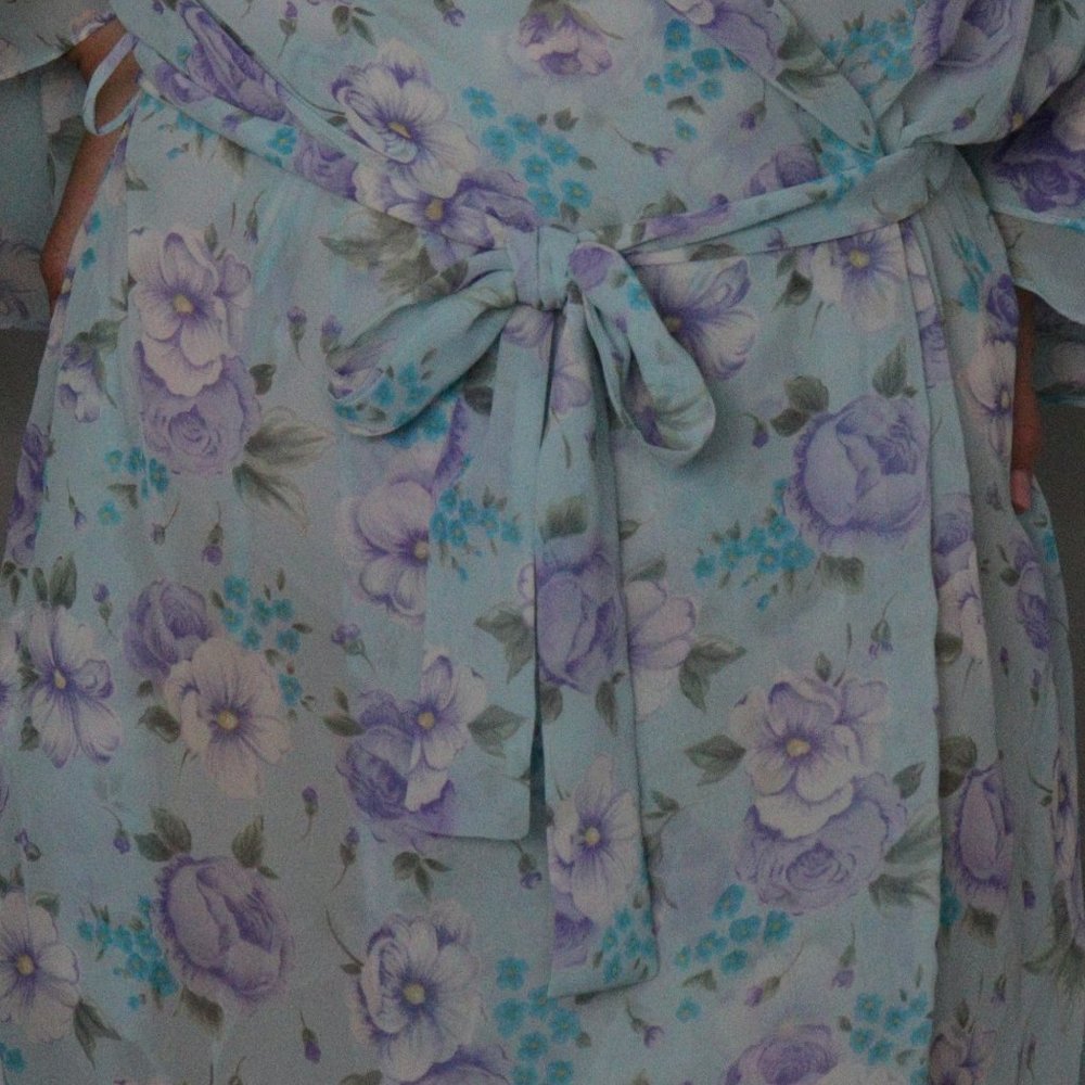 🌏 Sheer Floral Wrap Robe – Size S - Picture 4 of 10